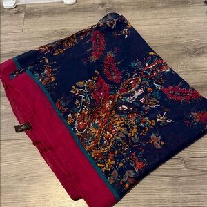 Elegant Paisley Scarf in Navy and Red